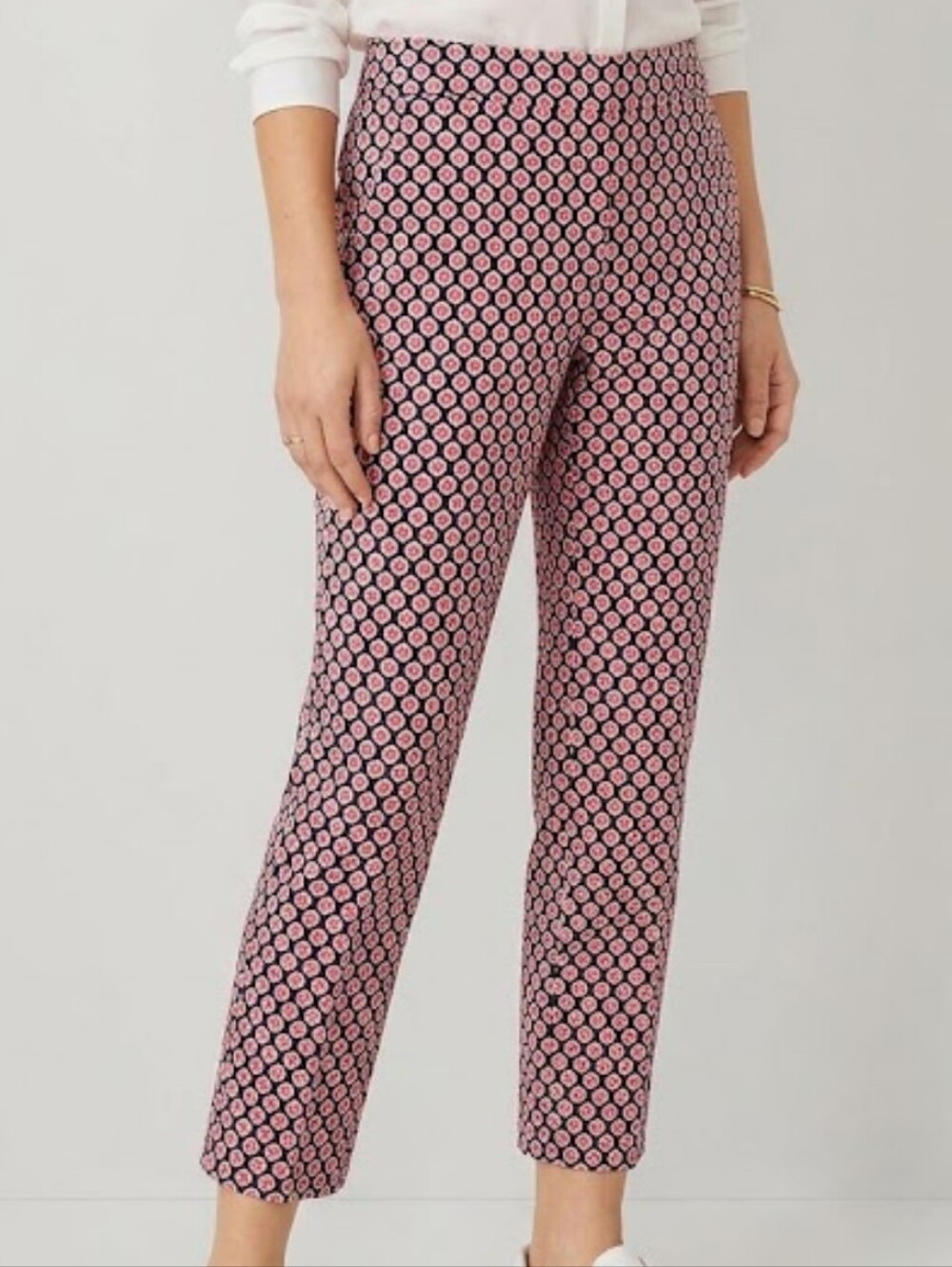 Ann Taylor LOFT Marisa Women's size 8 cropped pants Pink on Black or Dark Navy